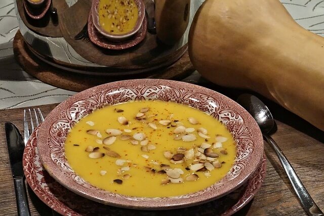 Pumpkin soup with roasted garlic